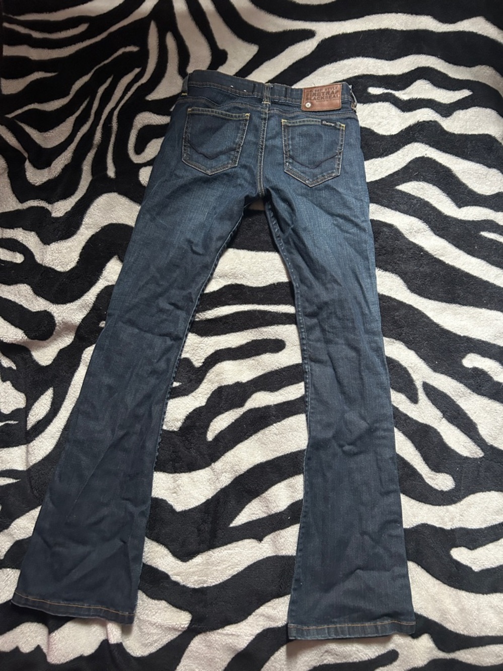 Women's 25’ Dark Blue Flared Jeans - Picture 2 of 4